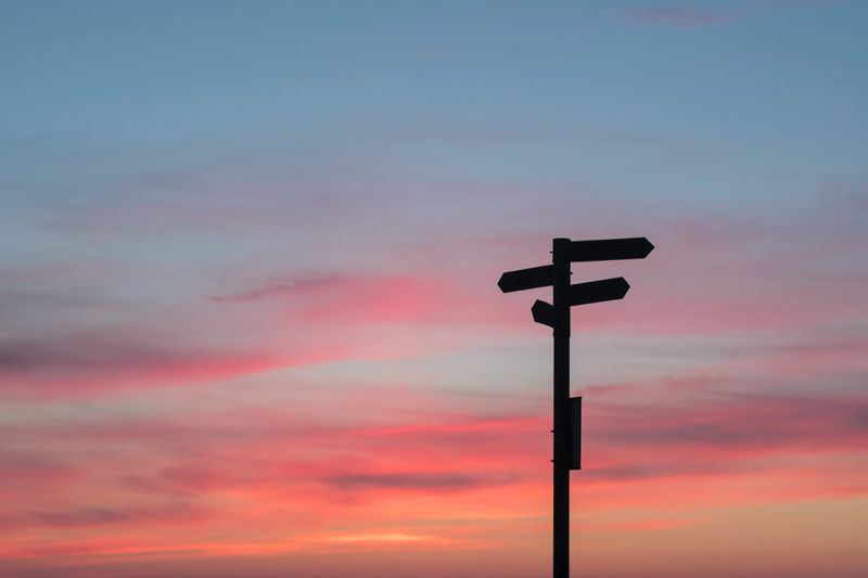 How to identify and reach  B2B decision-makers