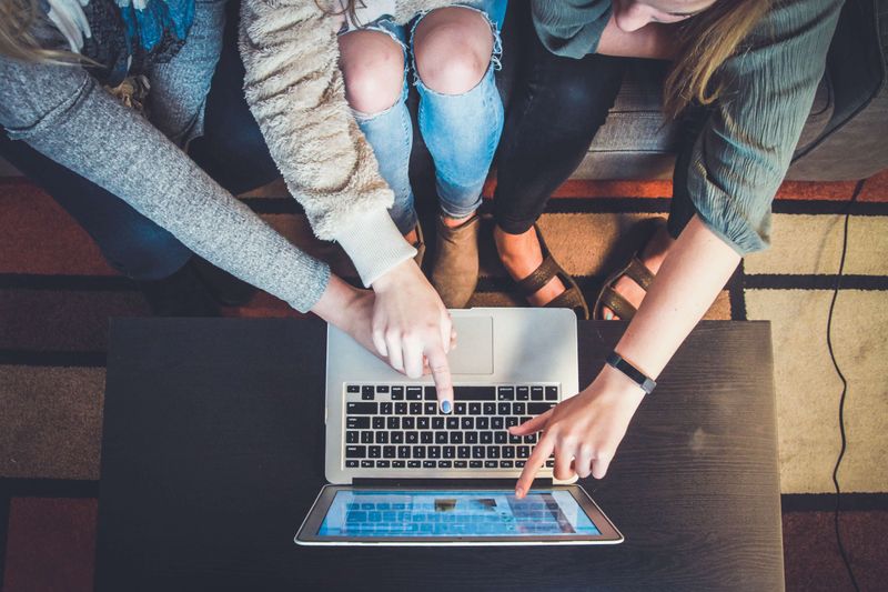 Creating curated content experiences with AI